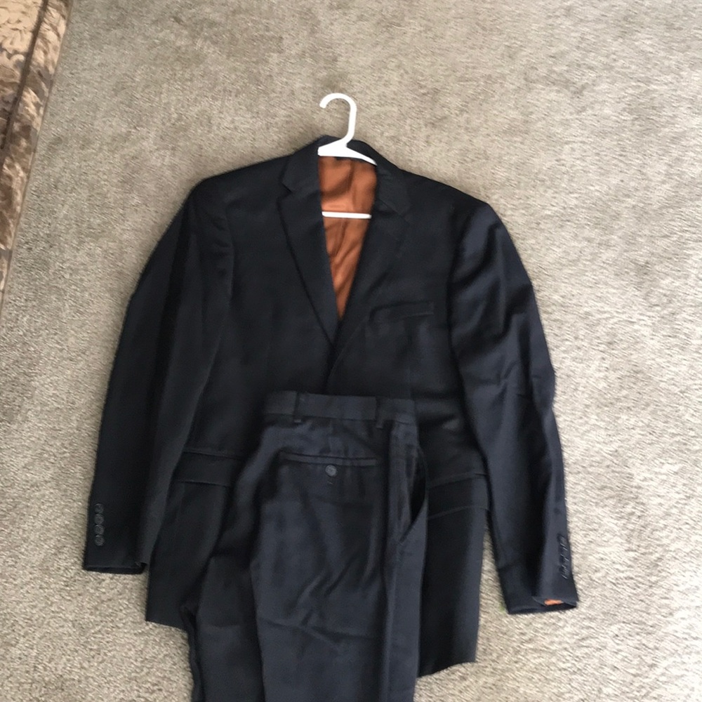 Full Jos A Bank navy blue suit
